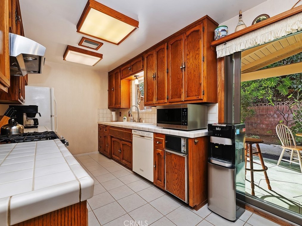 6740 Sunset Cir, Riverside CA  92505-2128 exterior