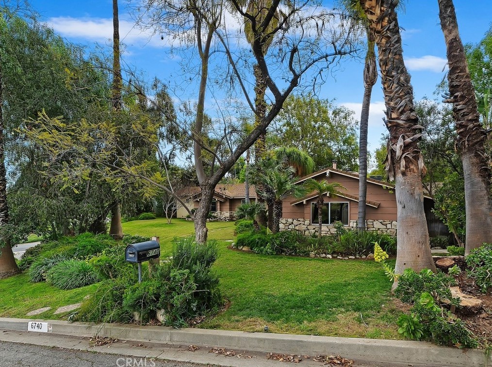 6740 Sunset Cir, Riverside, CA 92505-2128