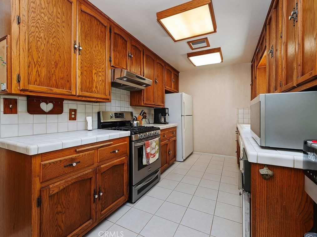 6740 Sunset Cir, Riverside CA  92505-2128 exterior