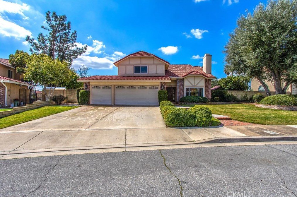 28677 Copper Ct, Highland, CA 92346