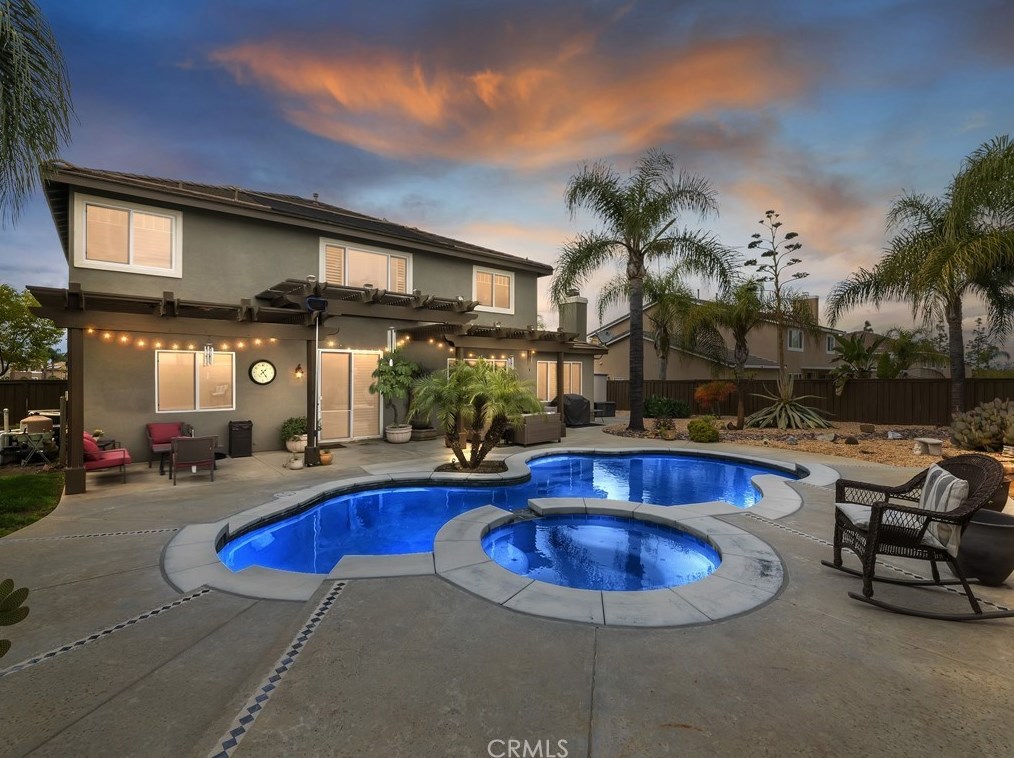 8242 Daisy Ln, Riverside, CA 92508-7123