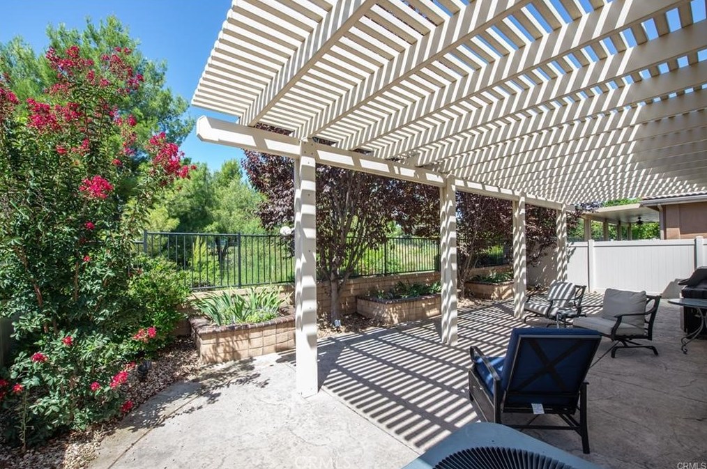 169 Canary Crk, Beaumont CA  92223-7311 exterior
