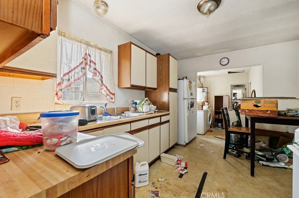 9384 52nd St, Riverside CA  92509-3802 exterior