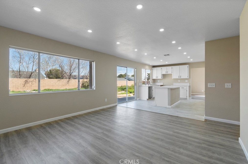14412 Dartmouth St, Hesperia CA  92344-8247 exterior
