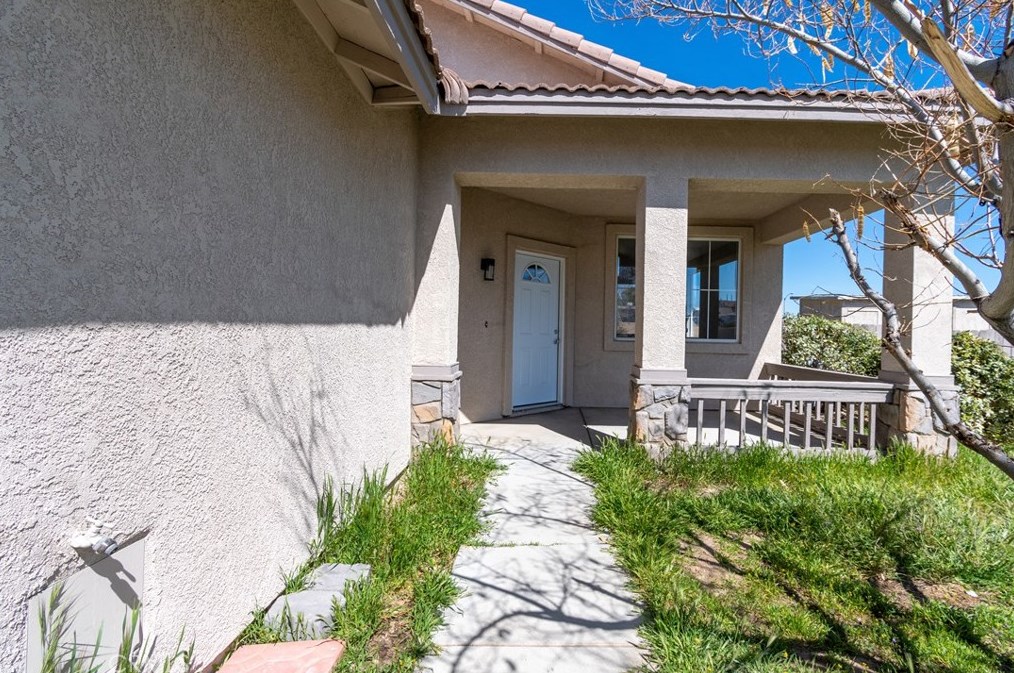 14412 Dartmouth St, Hesperia CA  92344-8247 exterior