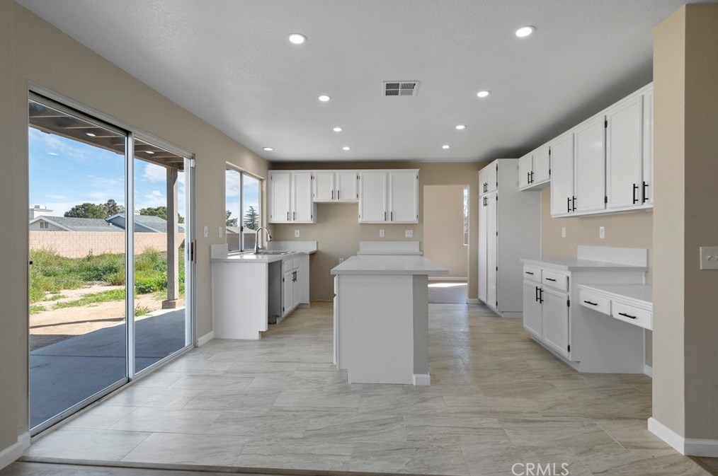 14412 Dartmouth St, Hesperia CA  92344-8247 exterior