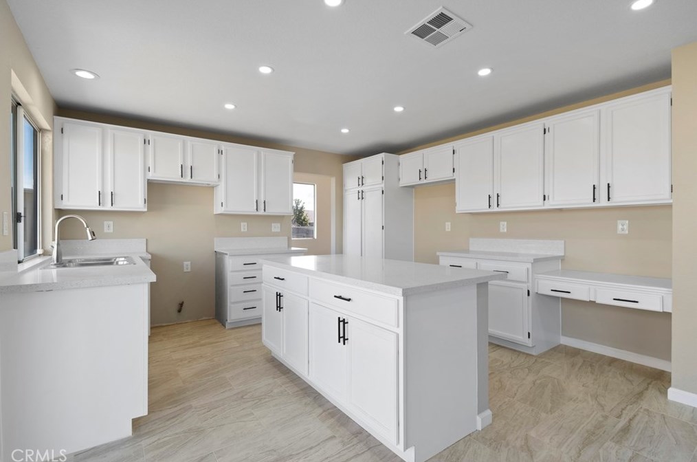 14412 Dartmouth St, Hesperia CA  92344-8247 exterior