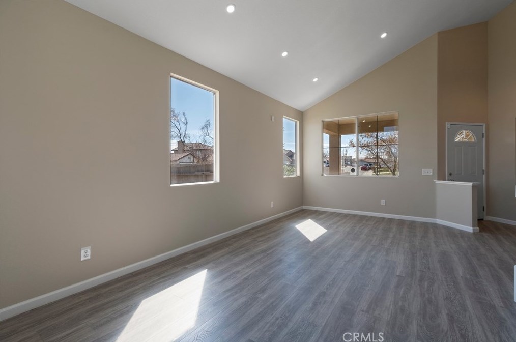 14412 Dartmouth St, Hesperia CA  92344-8247 exterior