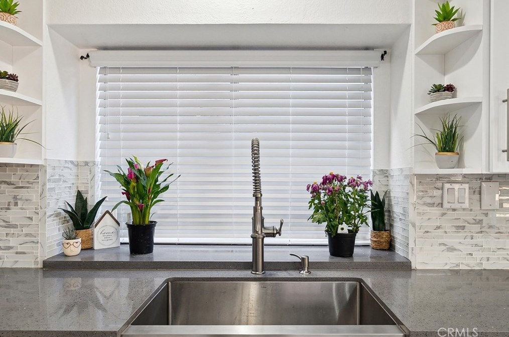 320 Treasure St, Perris CA  92571-2928 exterior