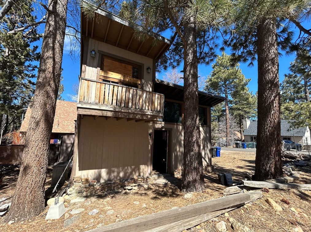 286 Wabash Ln, Big Bear City, CA 92386