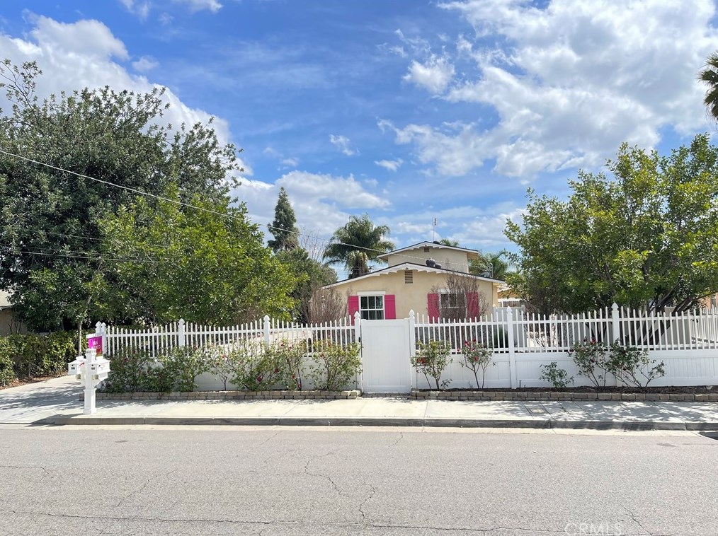 10868 Sunnyslope Dr, Riverside, CA 92505-2651