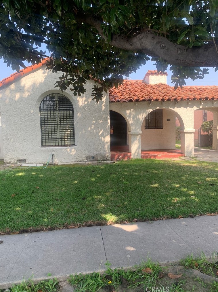 823 85th St, Los Angeles, CA 90001-3628