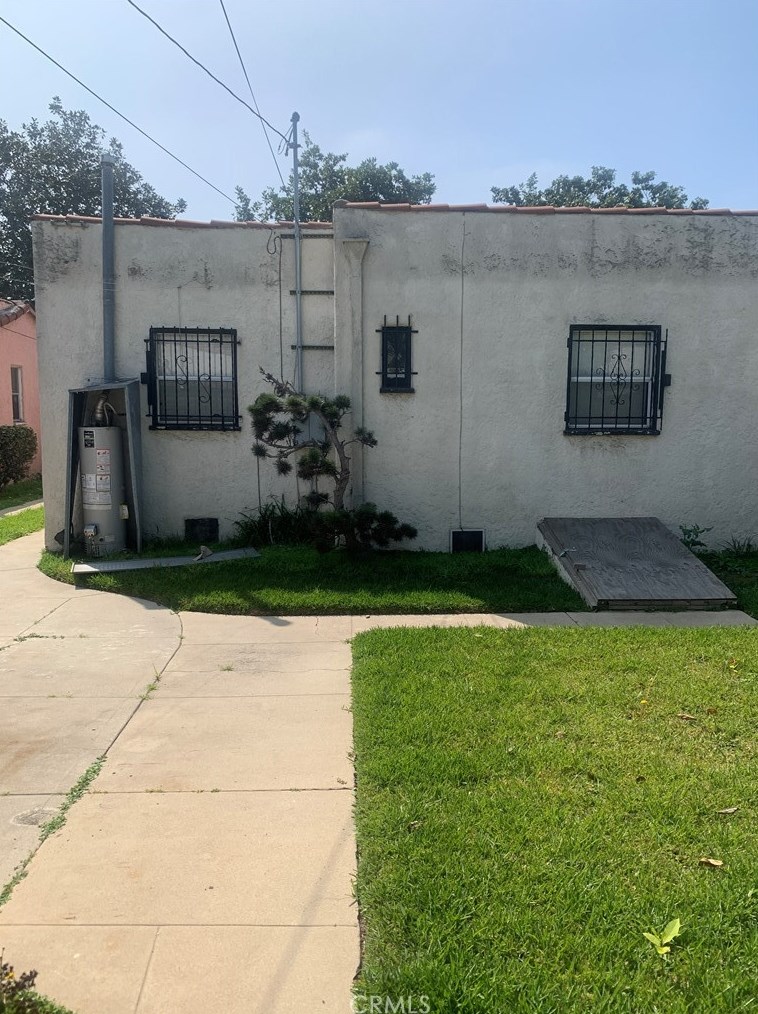 823 85th St, Los Angeles CA  90001-3628 exterior