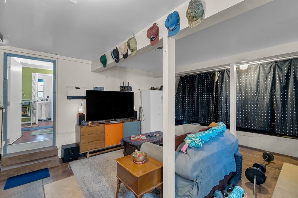 3105 Pine St, Riverside CA  92501-2326 exterior