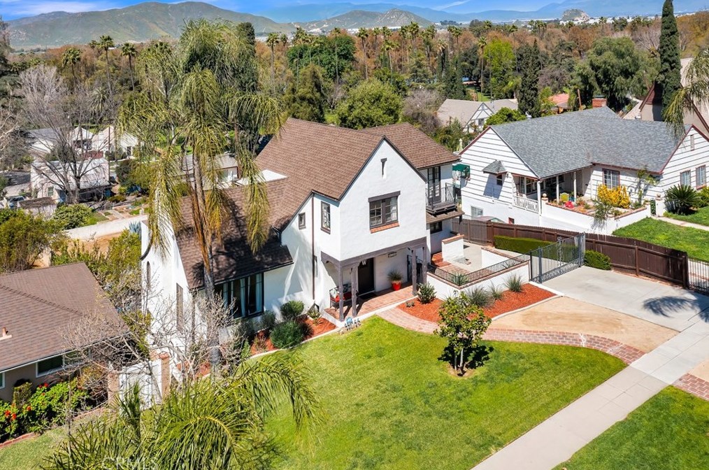 3105 Pine St, Riverside CA  92501-2326 exterior