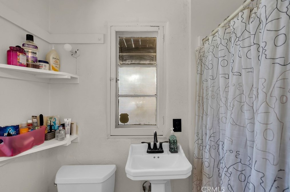 3105 Pine St, Riverside CA  92501-2326 exterior