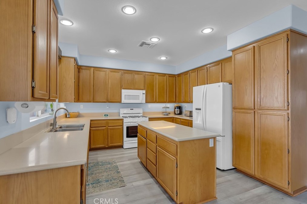 8361 Manhasset St, Riverside CA  92508-6112 exterior