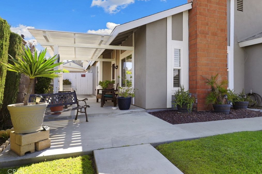 3185 Racine Dr, Riverside, CA 92503-5329
