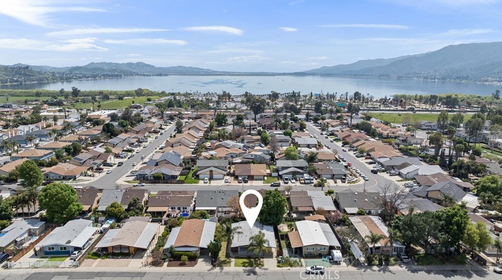 31770 Via Valdez St, Lake Elsinore CA  92530-7964 exterior