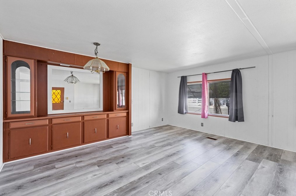 31770 Via Valdez St, Lake Elsinore CA  92530-7964 exterior