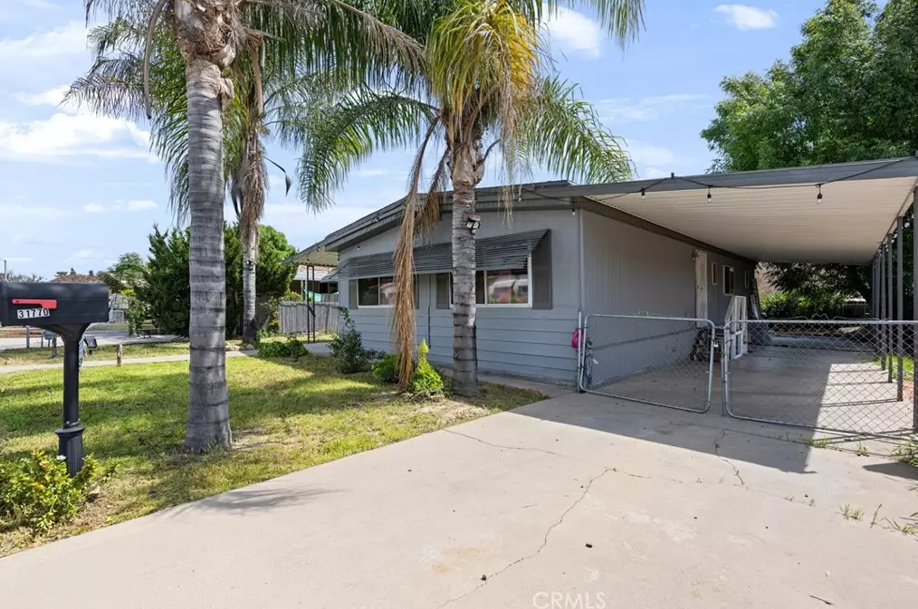 31770 Via Valdez St, Lake Elsinore CA  92530-7964 exterior