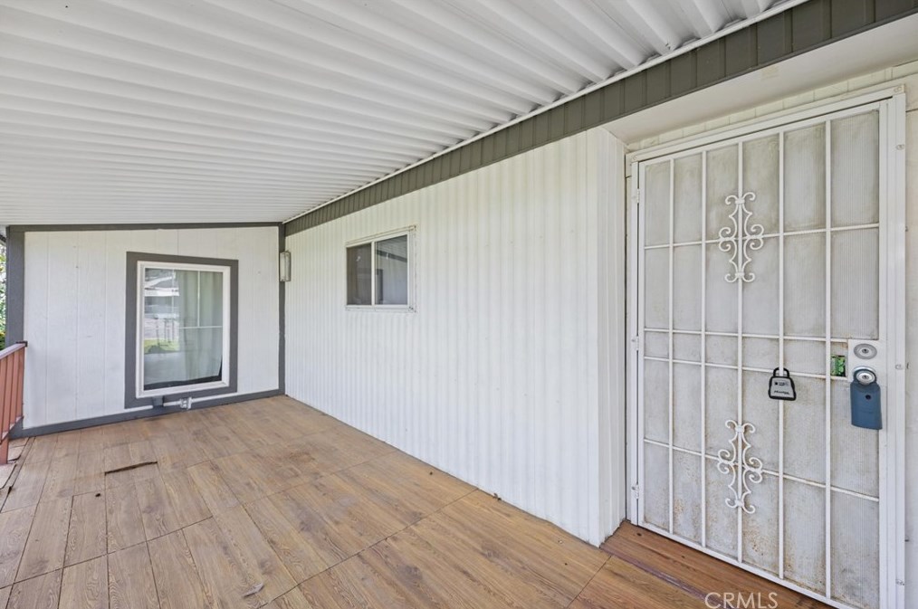 31770 Via Valdez St, Lake Elsinore CA  92530-7964 exterior