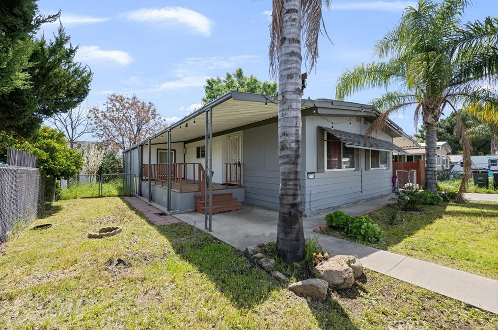 31770 Via Valdez St, Lake Elsinore CA  92530-7964 exterior