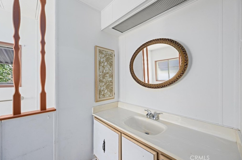 31770 Via Valdez St, Lake Elsinore CA  92530-7964 exterior