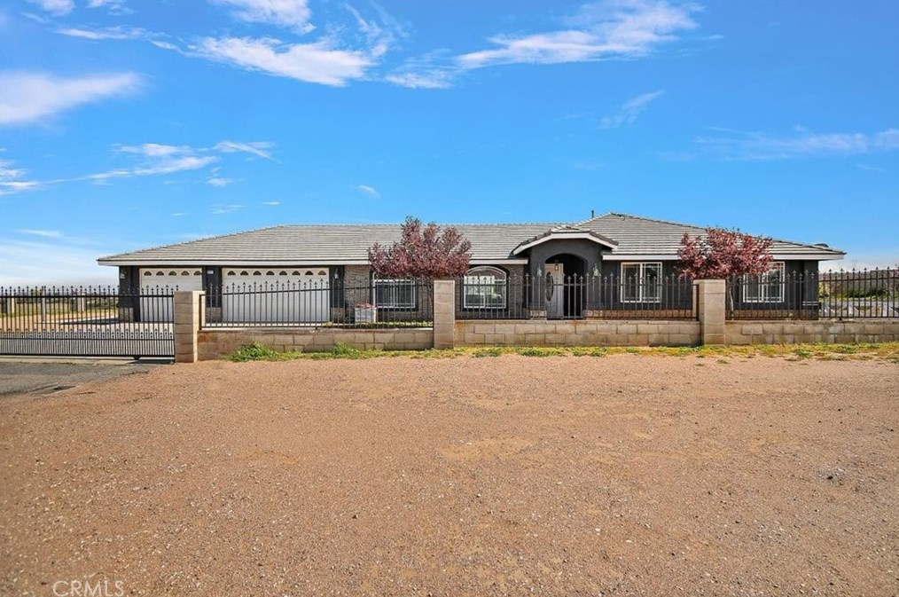 8141 Arrowhead Rd, Phelan, CA 92371