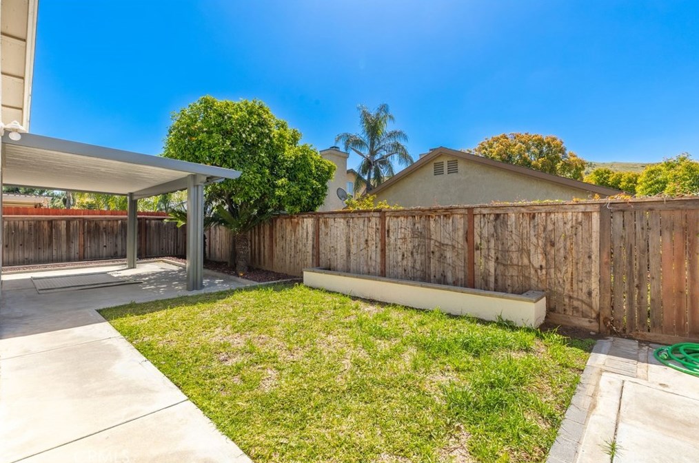 14131 Long View Dr, Fontana CA  92337-8362 exterior