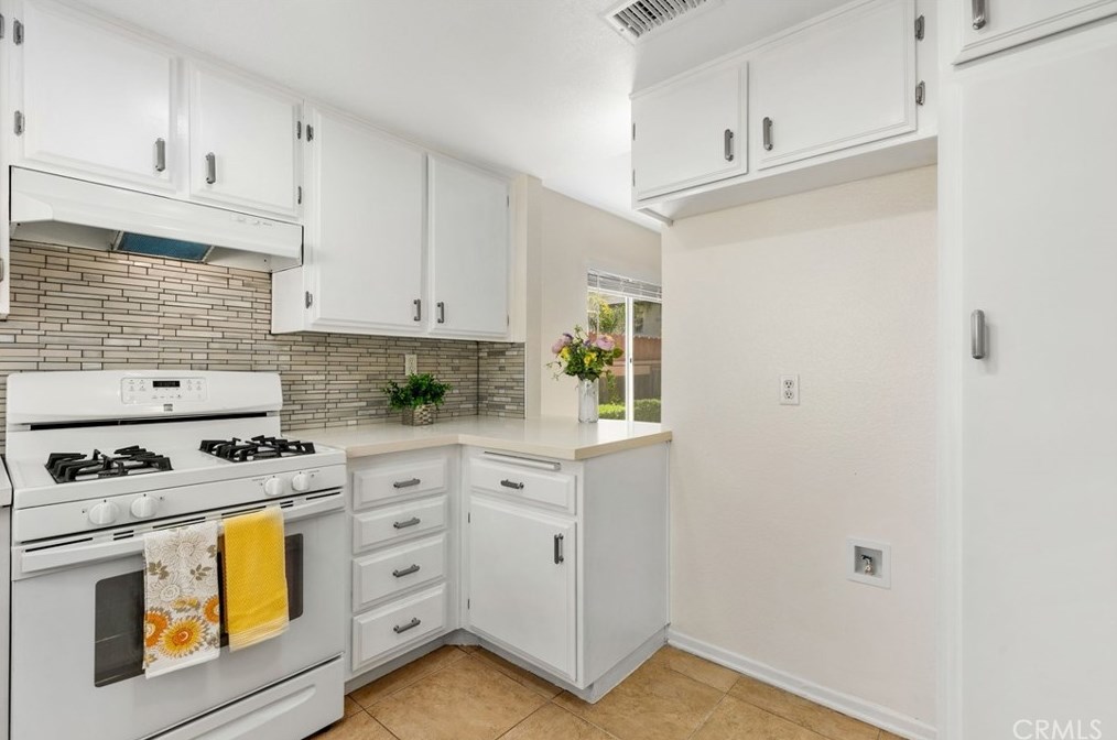 14131 Long View Dr, Fontana CA  92337-8362 exterior