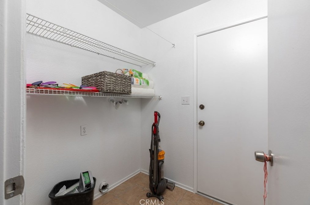 14131 Long View Dr, Fontana CA  92337-8362 exterior