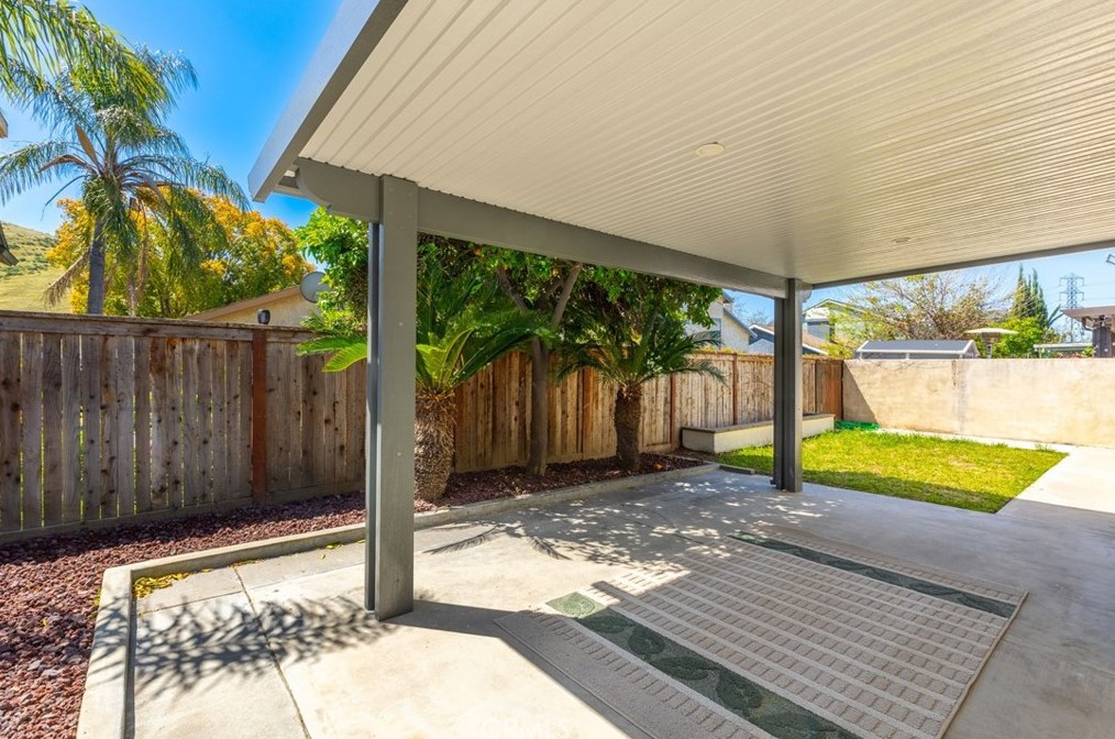 14131 Long View Dr, Fontana CA  92337-8362 exterior