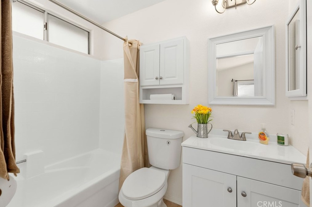 14131 Long View Dr, Fontana CA  92337-8362 exterior