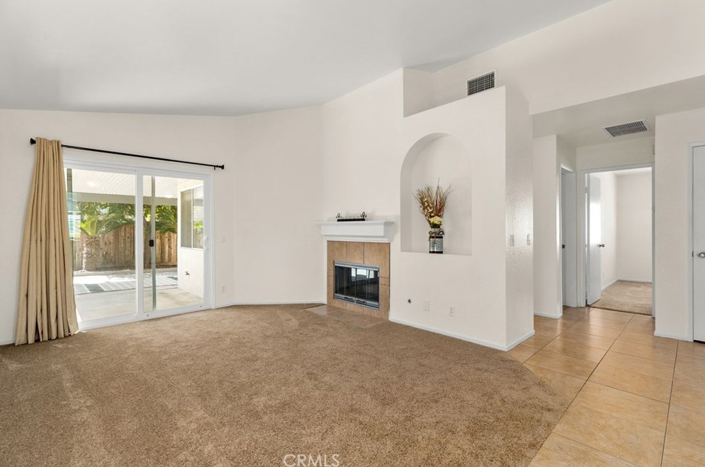 14131 Long View Dr, Fontana CA  92337-8362 exterior