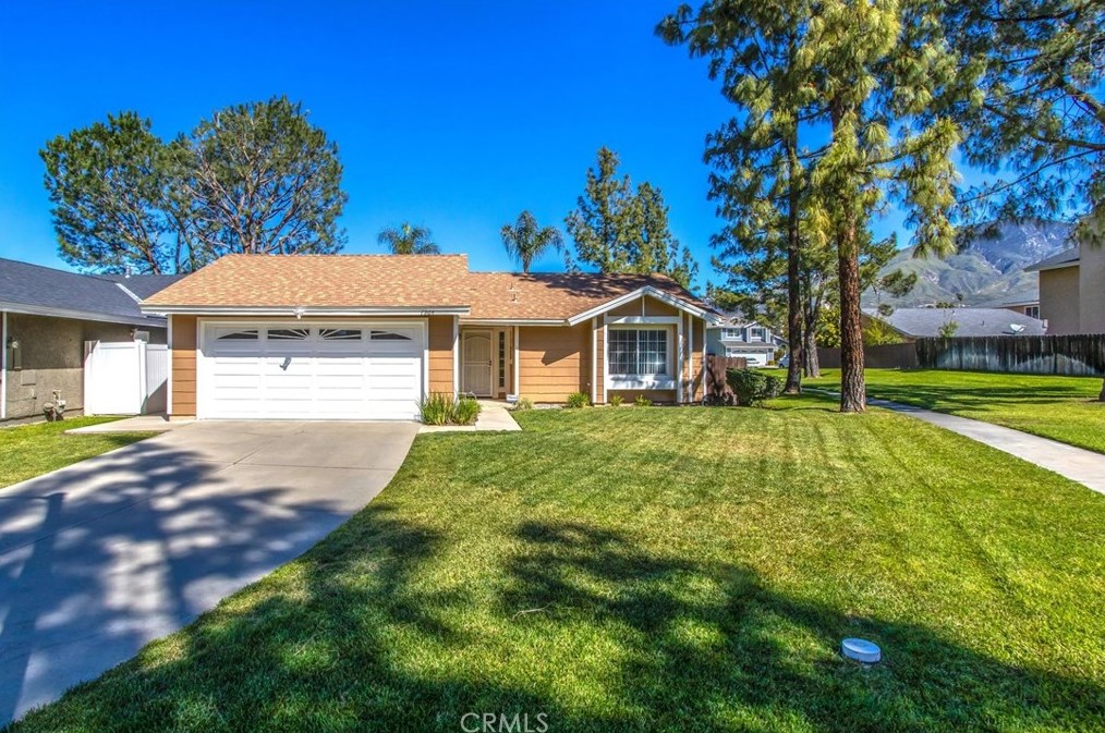7964 Brenton Pl, Highland, CA 92346