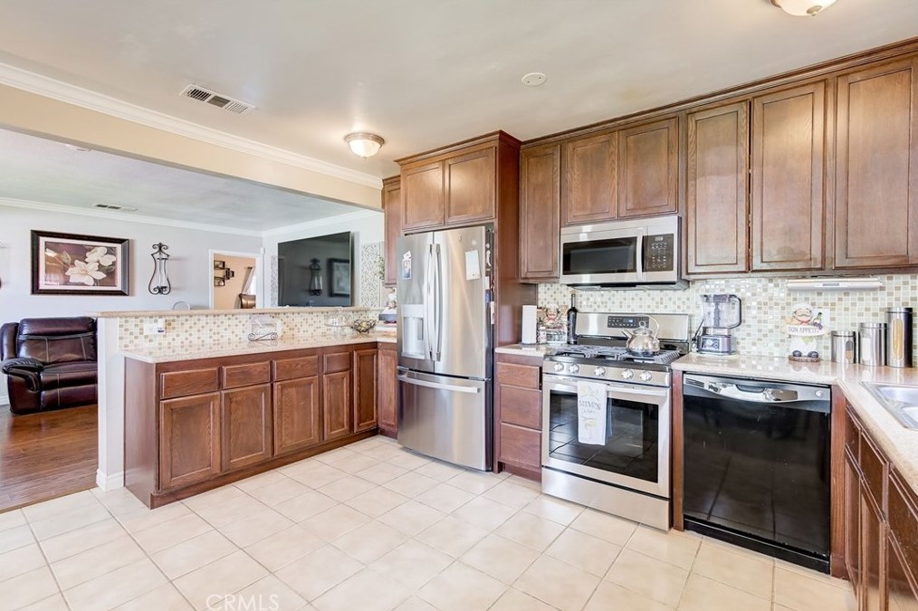2990 N Newport Ave, San Bernardino, CA 92404