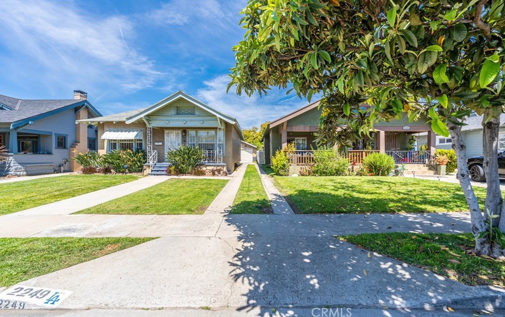 2249 30th St, Los Angeles CA  90018-2543 exterior