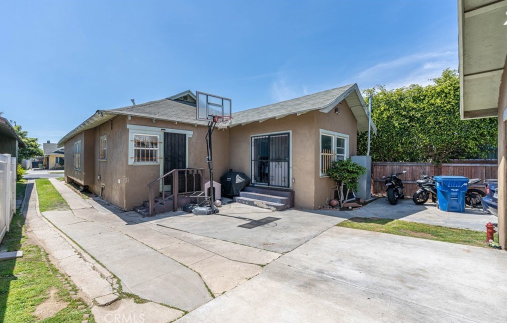 2249 30th St, Los Angeles CA  90018-2543 exterior