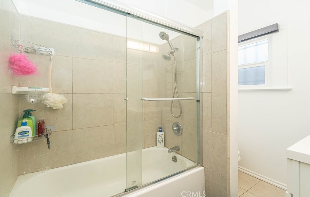 2249 30th St, Los Angeles CA  90018-2543 exterior