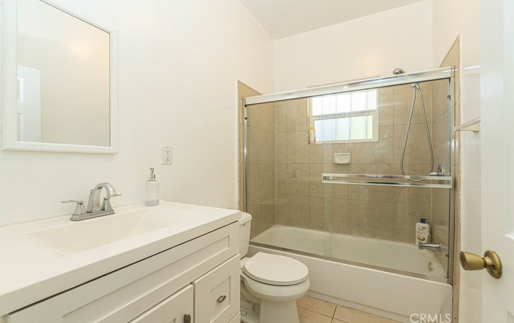 2249 30th St, Los Angeles CA  90018-2543 exterior