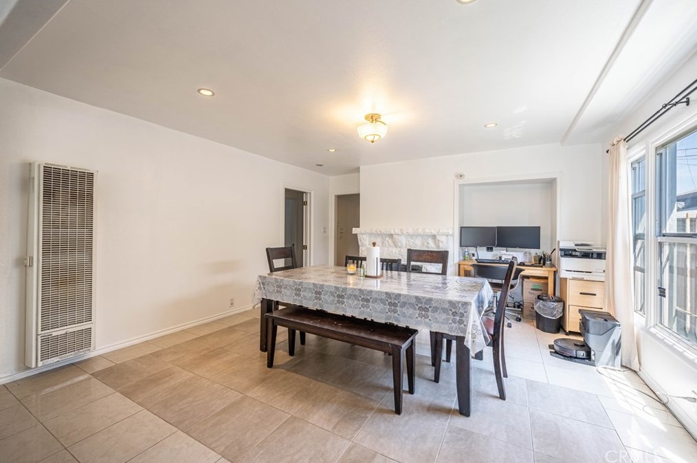2249 30th St, Los Angeles CA  90018-2543 exterior
