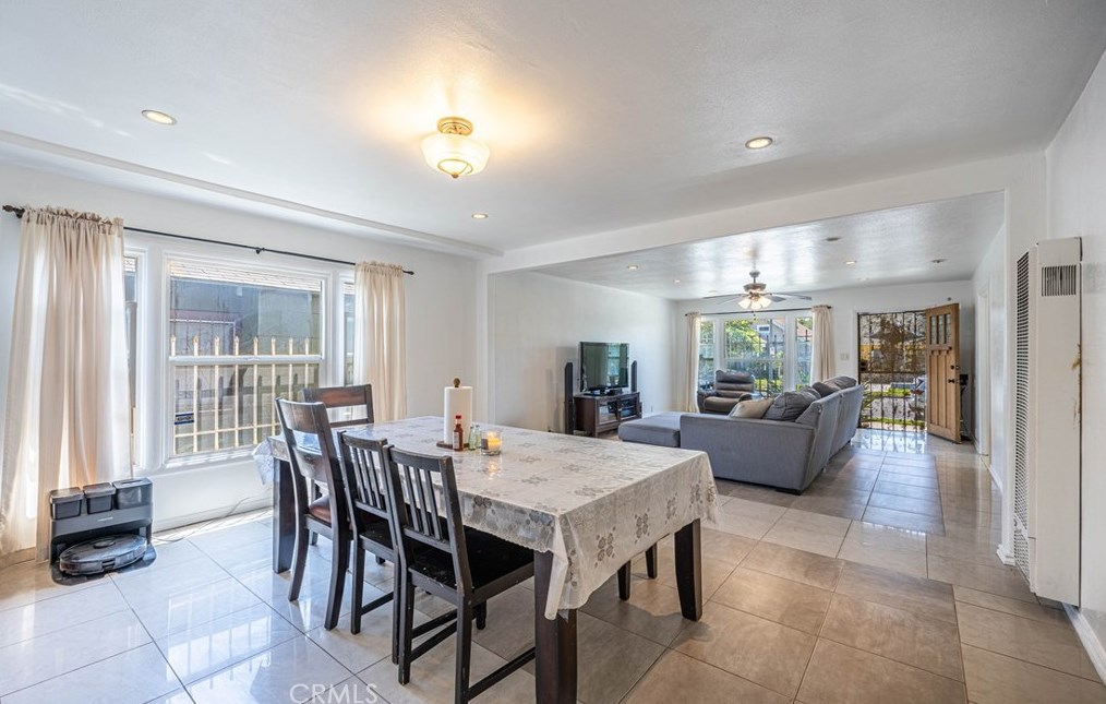 2249 30th St, Los Angeles CA  90018-2543 exterior