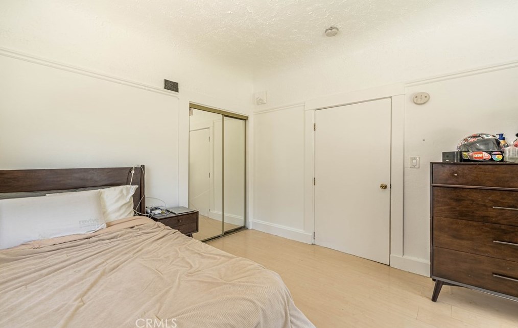 2249 30th St, Los Angeles CA  90018-2543 exterior