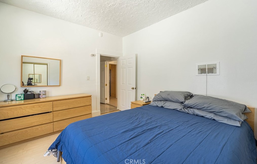 2249 30th St, Los Angeles CA  90018-2543 exterior