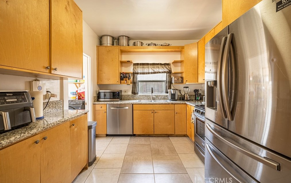 2249 30th St, Los Angeles CA  90018-2543 exterior