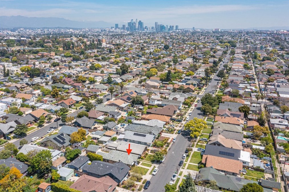 2249 30th St, Los Angeles CA  90018-2543 exterior