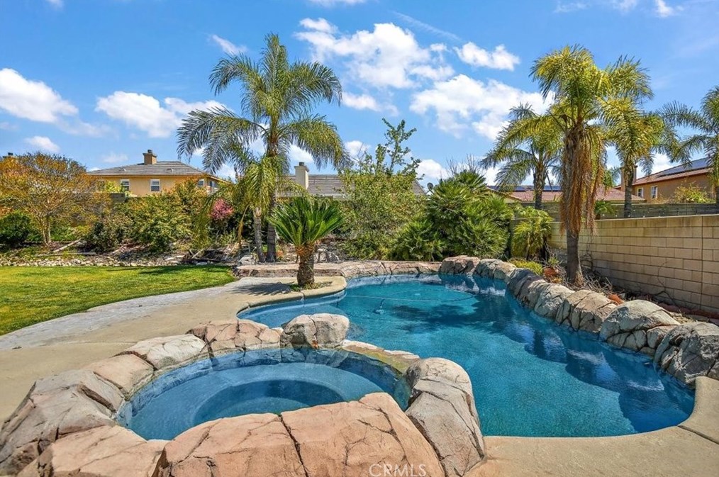 6813 Gabels Crest Pl, Fontana, CA 92336