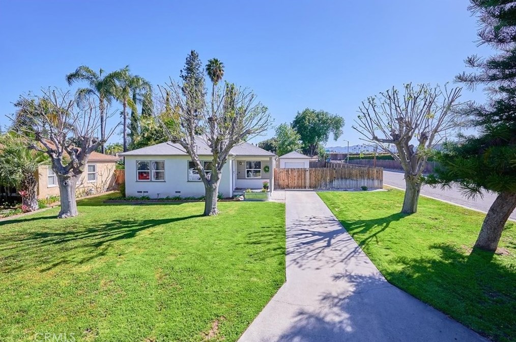 3469 Verde St, Riverside CA  92504-3774 exterior