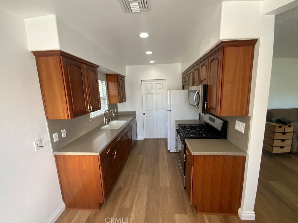 931 S Cactus Ave, Rialto, CA 92376